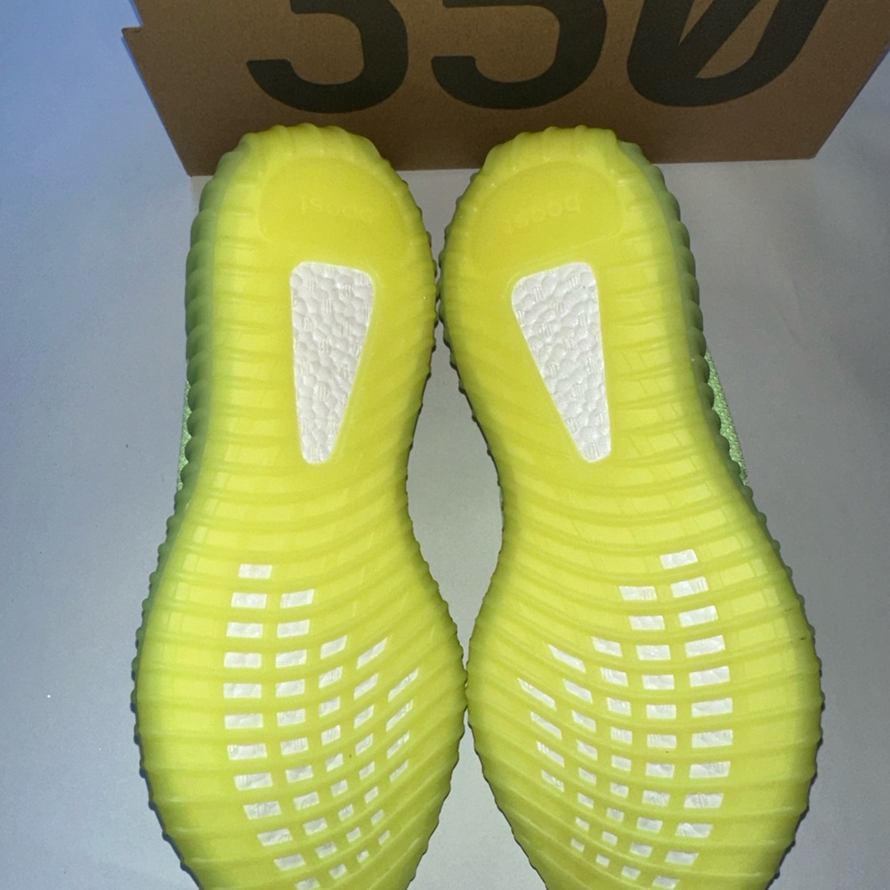 Adidas Yeezy Boost 350 V2 Glow in Dark Neon Green NEW - Picture 9 of 9